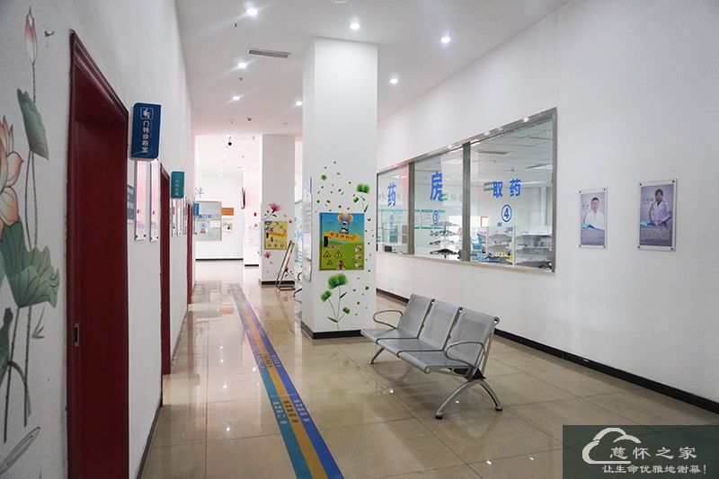 1655263629674434.jpg 门诊科室小.jpg